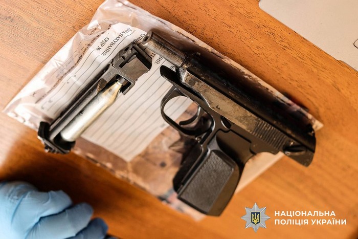  У Миколаєві 17-річного хлопця затримали після стрілянини у тролейбусі 
