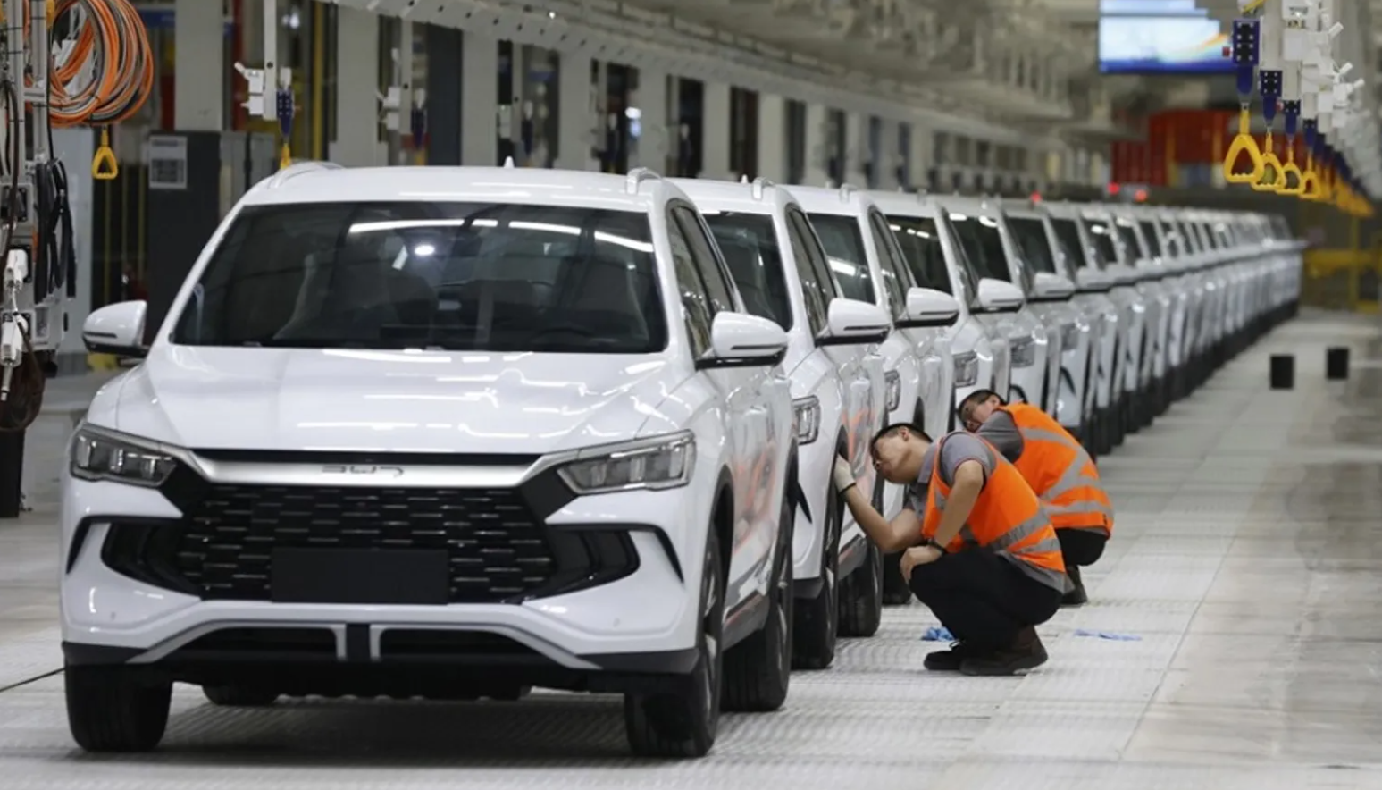  Китайські автовиробники подвоїли експорт, поки продажі на домашньому ринку впали 