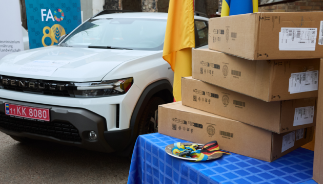  Німеччина передала Україні техніку для робіт у Карпатах 