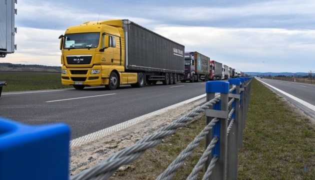  «єЧерга» для вантажівок: в Україні починають впроваджувати нові правила 
