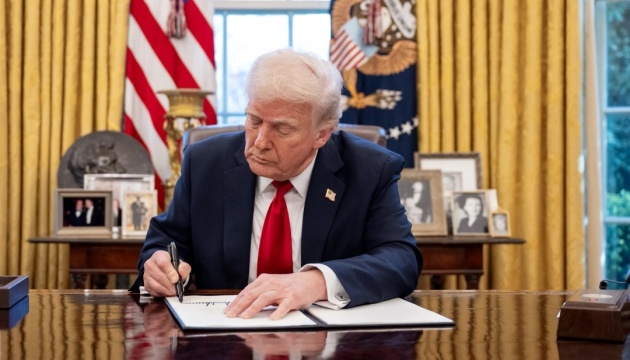 Трамп підписав закон про оприлюднення файлів Епштейна і звинуватив демократів у їх приховуванні 