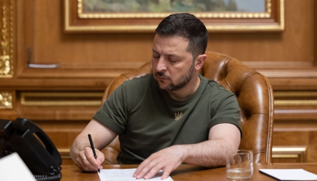  Зеленський підписав указ стосовно осіб із підтвердженим громадянством РФ 