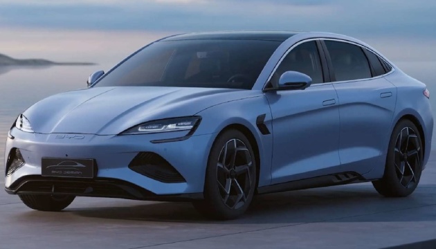  Китай залишається лідером за обсягами продажу нових авто 