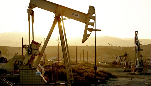  Нафта дешевшає на тлі зростання запасів у США 