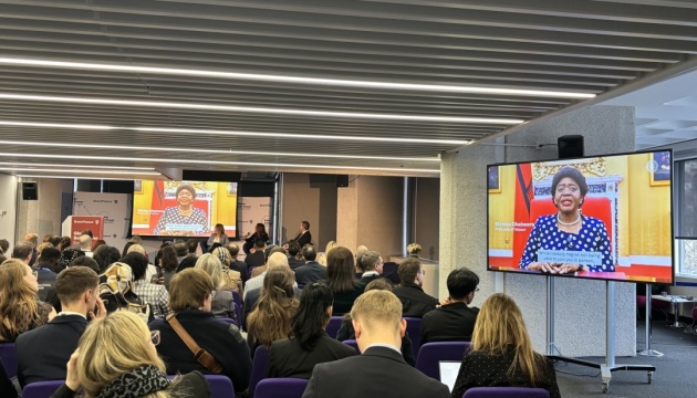 Перші леді і джентльмени обговорили на Global Soft Power Summit, як долати гендерну нерівність 