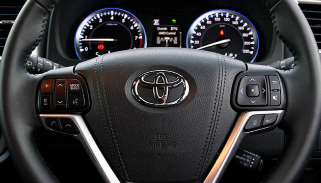  Виробництво Toyota падає десятий місяць поспіль, а продажі ростуть 
