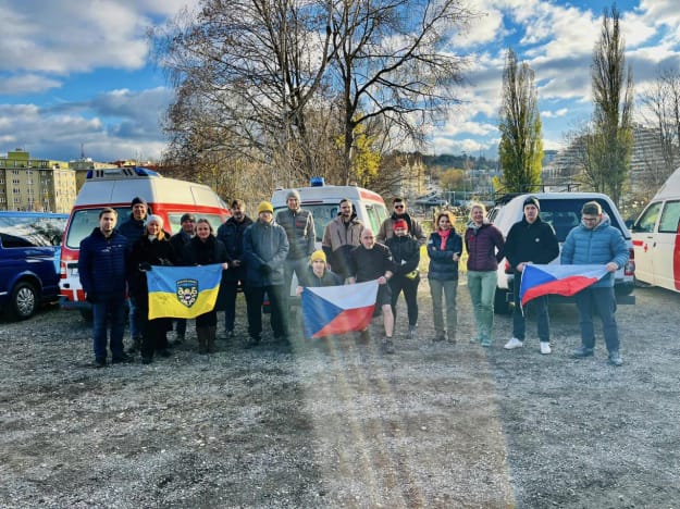  Сили оборони України отримали 11 карет швидкої від чеської організації 