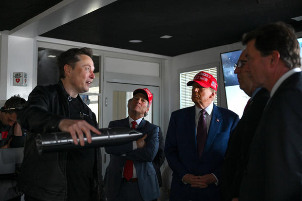  Трамп спостерігав за запуском надважкого космічного корабля компанії Маска 