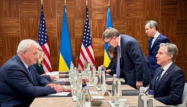  Сибіга та Блінкен проводять зустріч у Брюсселі 