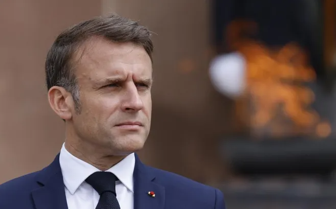  ЗМІ: Макрон визначиться з новим прем’єром до кінця дня 