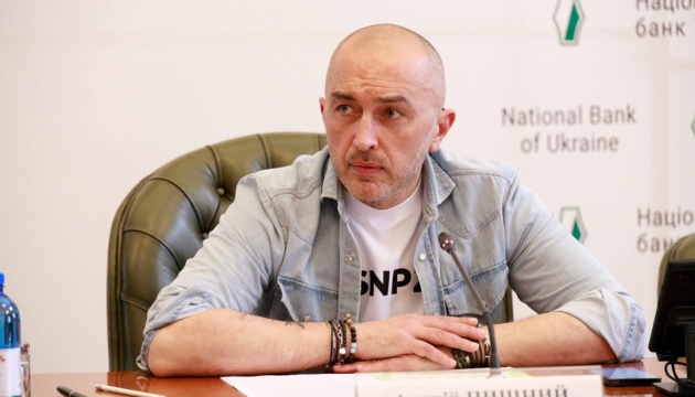  Антикризове і тимчасове рішення: глава НБУ про введення лімітів на карткові перекази 