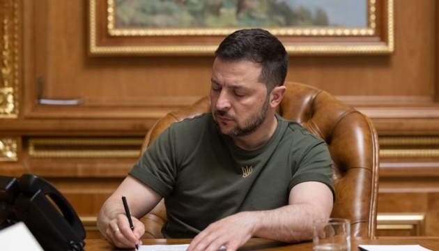  Зеленський підписав закон, яким декриміналізуються дрібні крадіжки 