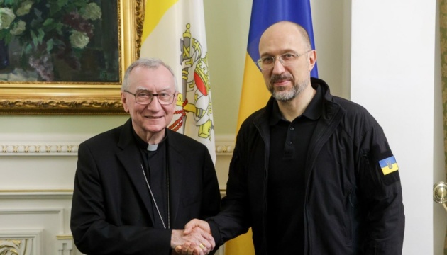  Шмигаль обговорив із держсекретарем Ватикану справедливий мир і повернення полонених 