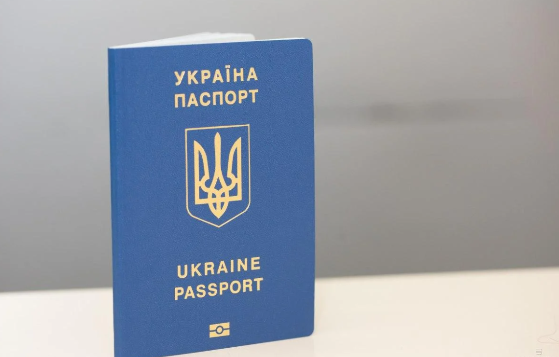  Не дасть мобілізаційного ресурсу: Дикий пояснив, чому МЗС обмежило видачу паспортів за кордоном 