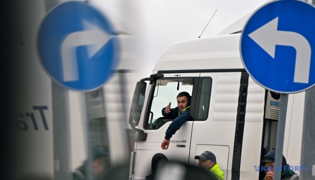  Польські перевізники знову заблокували проїзд вантажівок через «Дорогуськ - Ягодин» 