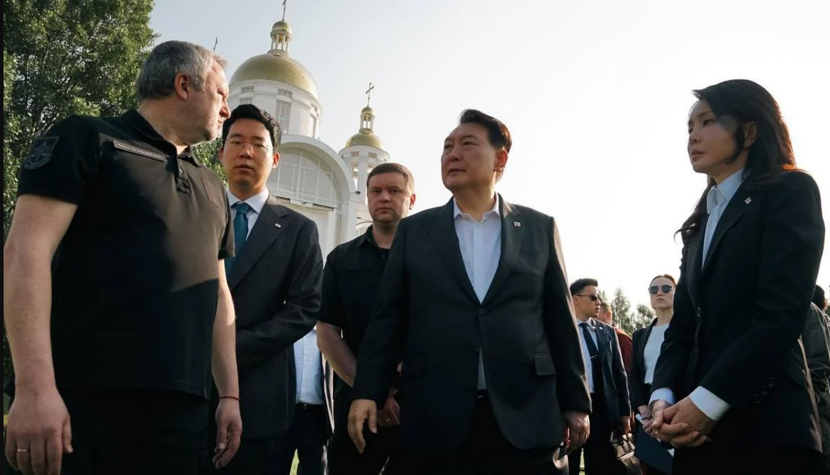  Президент Південної Кореї відвідав Бучу, щоб побачили наслідки російських звірств 
