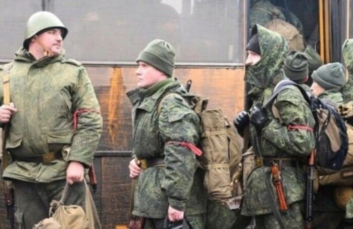  Розвідка Британії: командири сил РФ все частіше практикують карцер для порушників дисципліни 