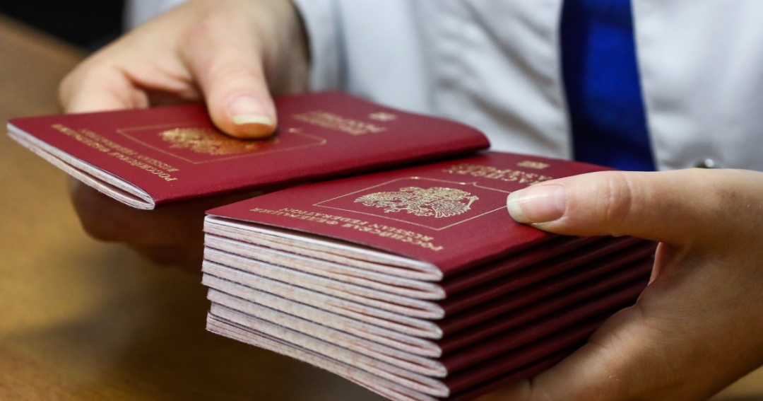  Британська розвідка розповіла, навіщо РФ примусово роздає паспорти українцям в окупації 