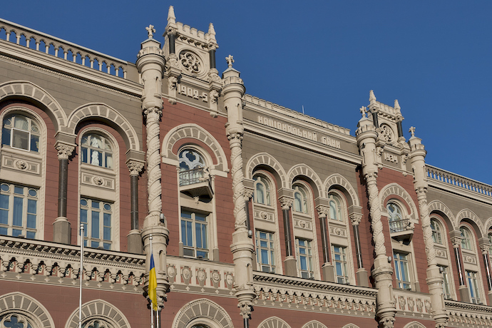  НБУ на міжбанку продав понад 242 мільйони доларів з резервів 