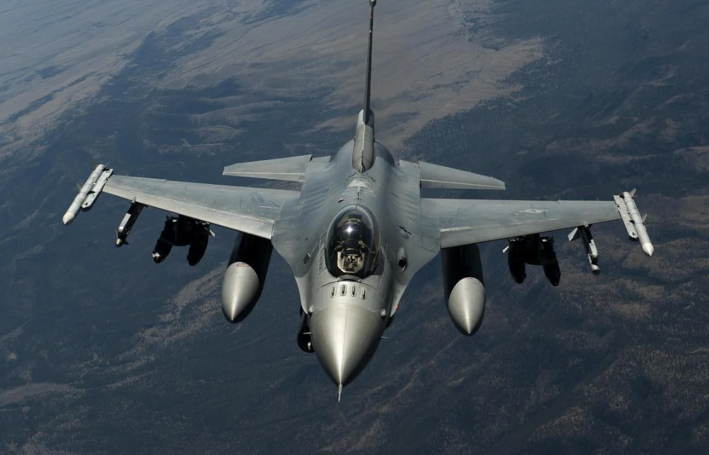  Експерт озвучив чотири причини, чому Україна ще не отримала винищувачі F-16 