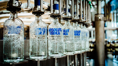  Шведський виробник горілки Absolut відновлює експорт до РФ 