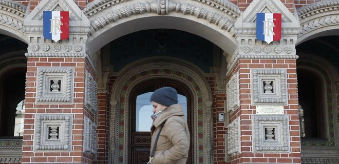  Посольство Франції в Москві отримало посилку з кістками - росЗМІ 