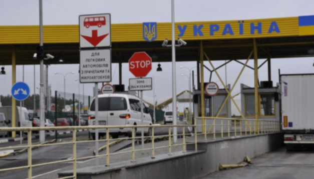  Через систему «Шлях» видали майже 1,3 мільйона дозволів на виїзд за кордон 