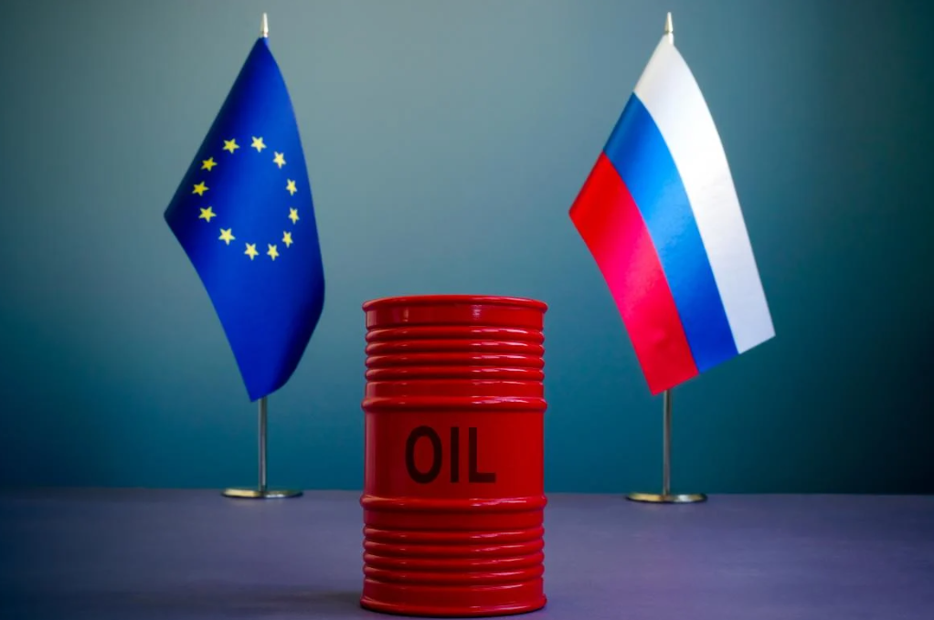  Росія хоче заборонити своїм компаніям продавати нафту за ціновою стелею 