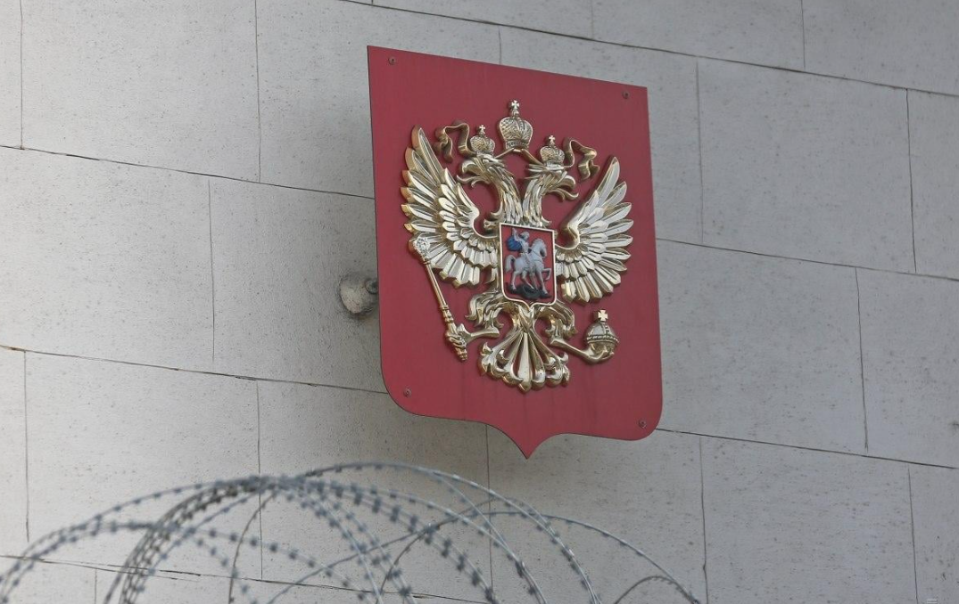  У Чехії пропонують відключити посольству РФ світло, газ і воду 