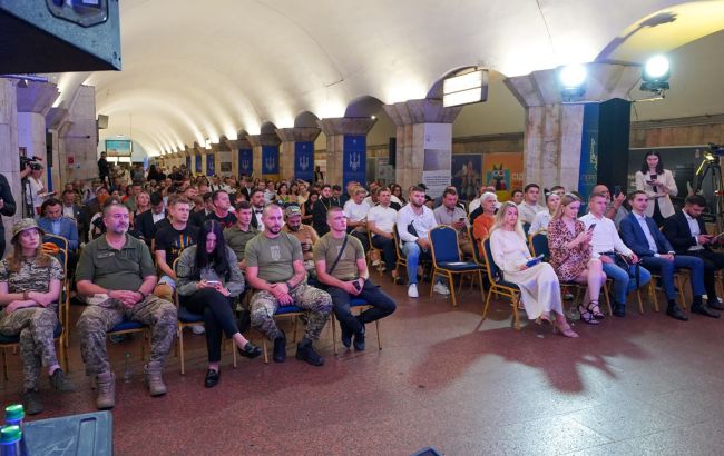  В Києві провели благодійний аукціон, на якому зібрали для ЗСУ 4 млн гривень 