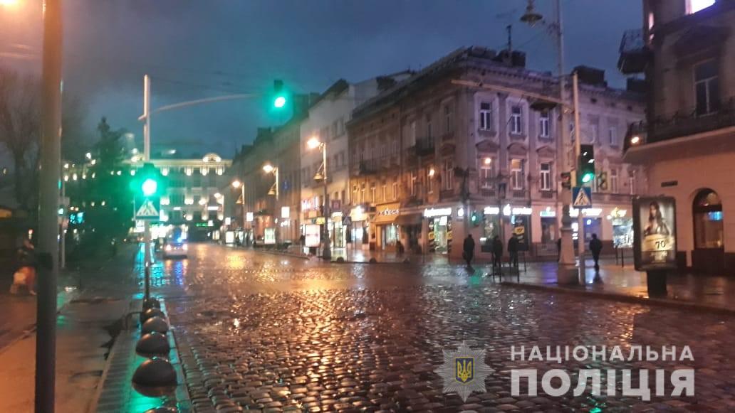  Поліцейські затримали водія маршрутки, який скоїв наїзд на двох пішоходів у центрі Львова 