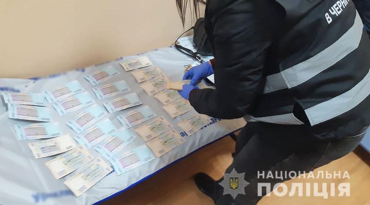  У Чернігові викрили турфірму, яка продавала фейкові COVID-сертифікати по 6,5 тисячі грн за штуку 