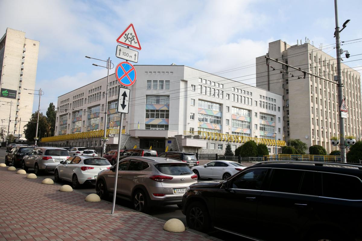  В Киеве хотят на аукционе "продавать" паркоместа: цена и условия 