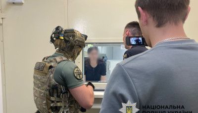 Поліцейські повідомили про підозру організатору шахрайської мережі Money 24/7