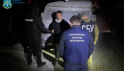 На Закарпатті затримали чоловіка, який на замовлення підпалював автомобілі військових і волонтерів
