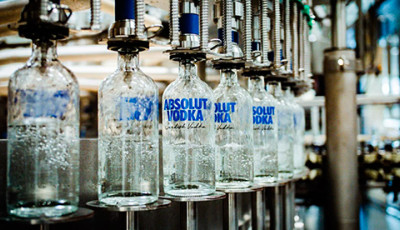 Шведський виробник горілки Absolut відновлює експорт до РФ