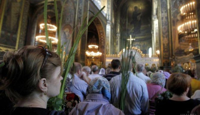 У храми завітали понад 200 тисяч вірян: у поліції розповіли про святкування Трійці 