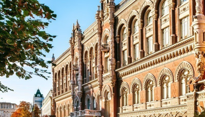 НБУ вдвічі збільшив продаж валюти