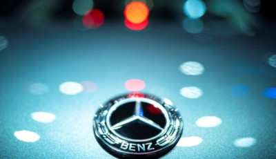 Продажі Mercedes зросли завдяки попиту на електромобілі та люксові моделі