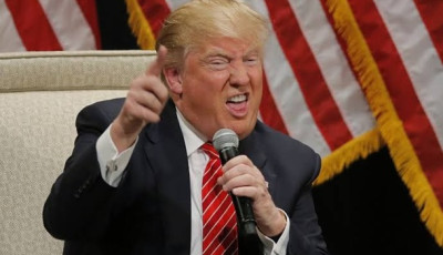 Трамп заявив, що задля уникнення війни віддав би РФ частину України