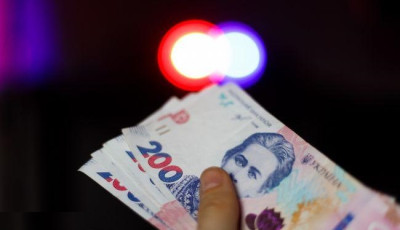 Чиновникам, депутатам та науковцям додали до пенсії тисячу гривень