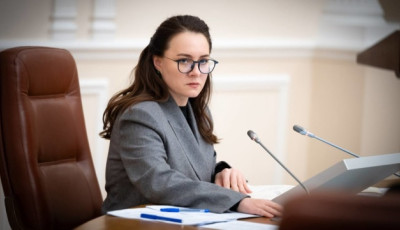 Наступного року базова зарплата медиків зросте до ₴35 тисяч - Свириденко