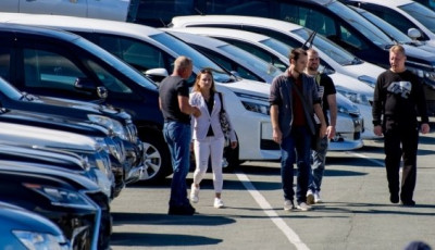 Росіяни масово переходять на вживані автомобілі через санкції проти автосектору