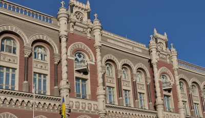 НБУ на міжбанку продав понад 242 мільйони доларів з резервів