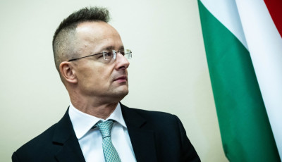 Сійярто накинувся на главу МЗС Польщі, який вступив у суперечку з Маском
