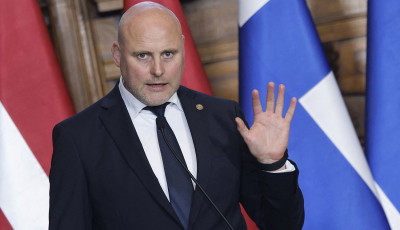 Прем’єр Латвії обурився відтермінуванням заборони на в’їзд до ЄС російським військовим