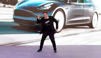 Новый рекорд: рыночная капитализация Tesla превысила 1 трлн долларов